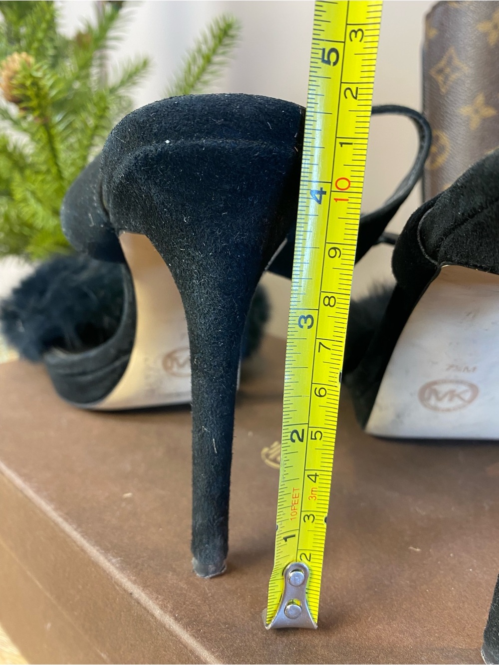 Michael Kors Faye Fur Sandal Suede Black Silver Charm Ankle Strap Open Toe 7.5M - Picture 8 of 10